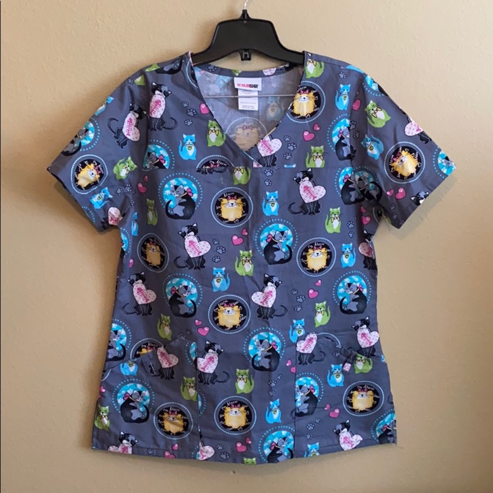 Scrubstar Small cats and hearts on grey top nurse